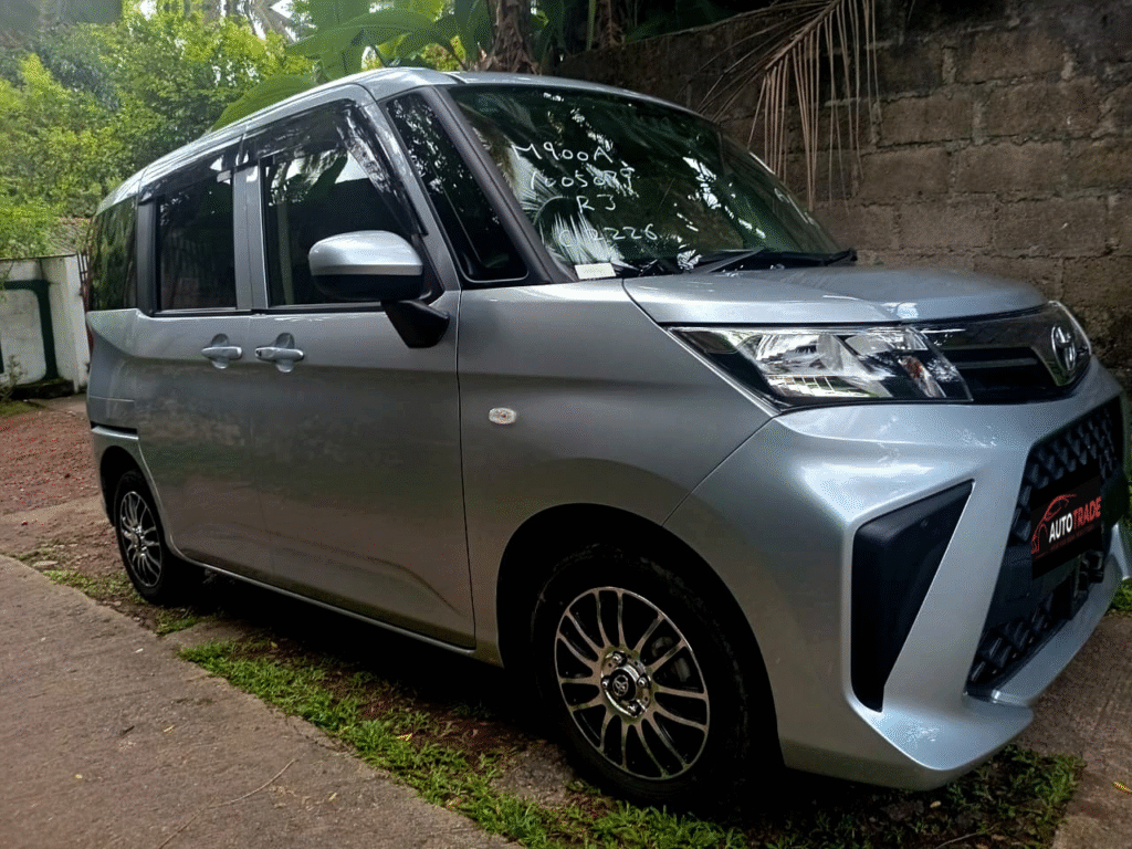 Toyota Roomy X 2022 Silver Metallic Exterior