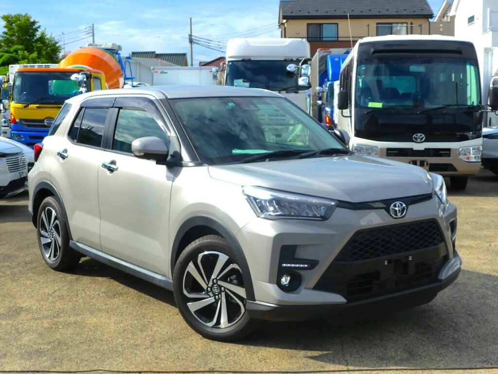 Toyota Raize Z 2022 Silver Compact SUV Exterior