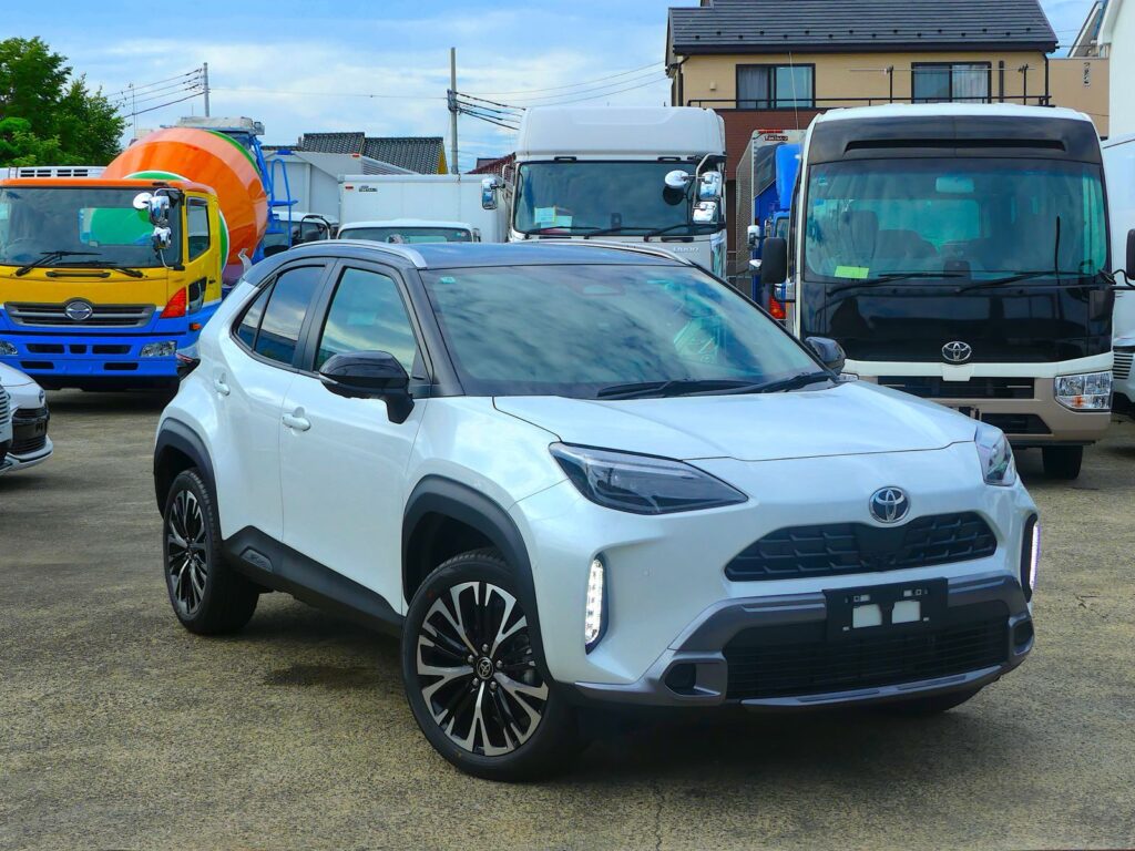 Toyota Yaris Cross Adventure Z 2025 Pearl White Exterior