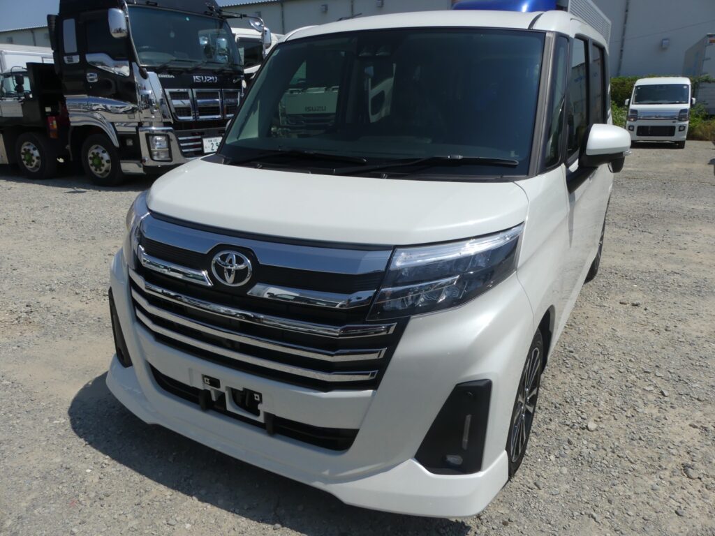 Toyota Roomy Custom GT 2025 Pearl White Exterior